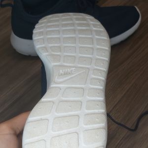 Nike Shoes - Nike roshe ones Nike Shoes - Nike roshe ones